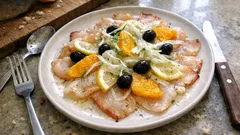 Carpaccio di pesce spada affumicato: l’antipasto fresco che si prepara in pochi minuti