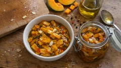 Zucca sott’olio fatta in casa: la ricetta facile per una conserva delicata