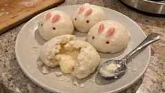 Panini cinesi a forma di coniglio: soffici al vapore con ripieno di crema