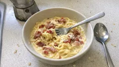 Ramen alla carbonara tipo Buldak: la ricetta cremosa pronta in pochi minuti
